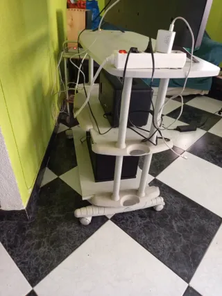 Tavolo TV in Metallo e Plastica