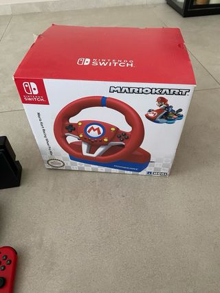 Nintendo Switch + funda Mario Kart + volante