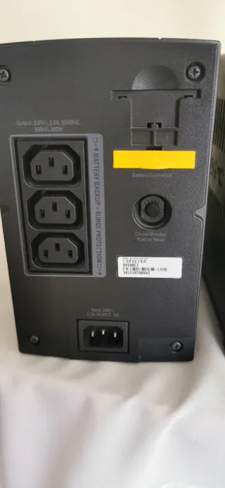 2 UPS APC Back-UPS A500 PARA PIEZAS