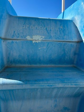 Tobogán azul para piscina