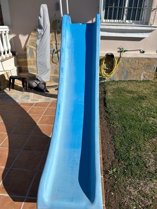 Tobogán azul para piscina
