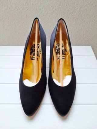 Zapato salón tacón negro