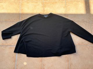 Sudadera negra oversize
