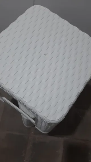 Taburete de mimbre blanco(casi nuevo)
