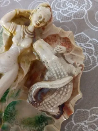 Posacenere vintage donna e coccodrillo