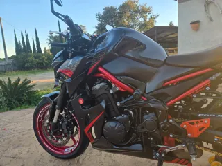 Kawasaki Z900 2021 Negra y Roja