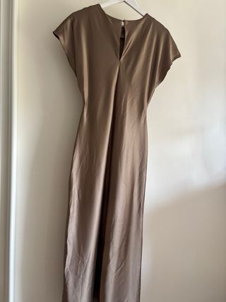 Vestido satén Zara camel