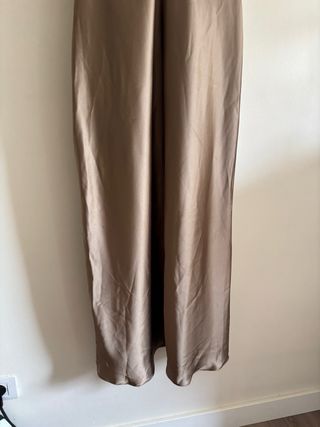 Vestido satén Zara camel