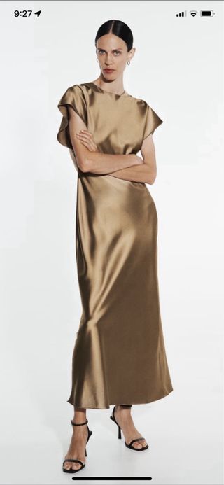 Vestido satén Zara camel