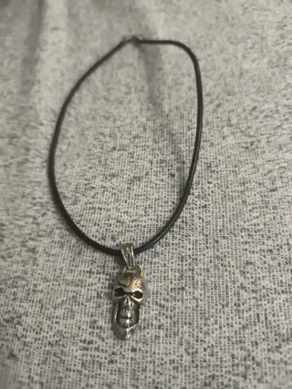 Colgante Calavera Plata y Cuero