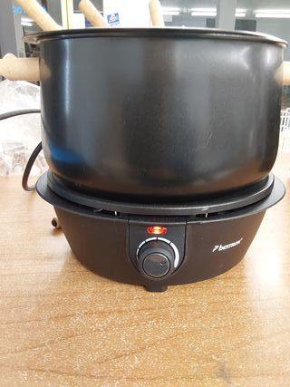 Bestron Fondue, Fondue electrica para hasta 8 personas, con 8 tenedores de fondue y termostato continuo, incl. protector contra