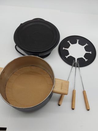 Bestron Fondue, Fondue electrica para hasta 8 personas, con 8 tenedores de fondue y termostato continuo, incl. protector contra