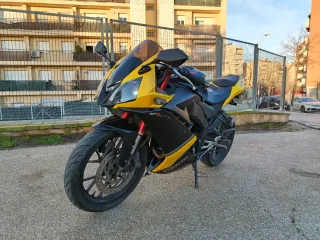 Derbi GPR 125 4T Deportiva Negra/Amarilla