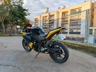 Derbi GPR 125 4T Deportiva Negra/Amarilla