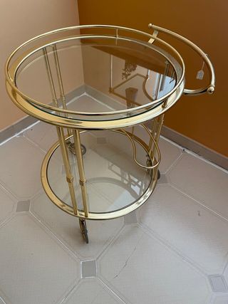 Camarera redonda dorada con bandeja de cristal