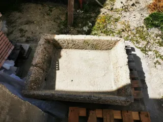 Pila antigua hormigón decorativa