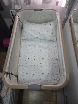 Cuna de bebé con colchón y funda