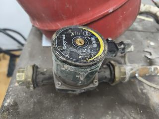 Cocina de leña antigua negra y dorada