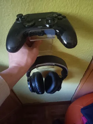 Soporte expositor mandos consola/auriculares