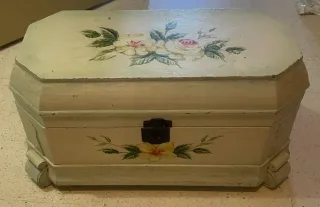 Baúl decorativo con flores