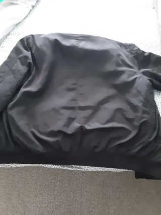 Chaqueta Bomber Pull&Bear Negra Naranja