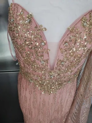 Vestido de fiesta rosa y dorado