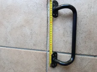 Maniglia nera per porta o mobile