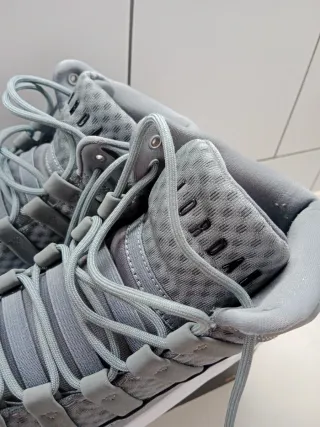 Zapatillas Jordan Grises y Blancas