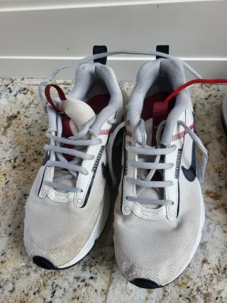 Lote 2 pares zapatillas Nike,