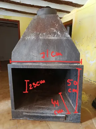 Chimenea metálica negra y gris