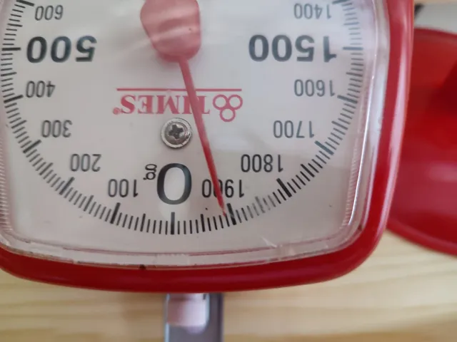 Bascula de cocina roja Times