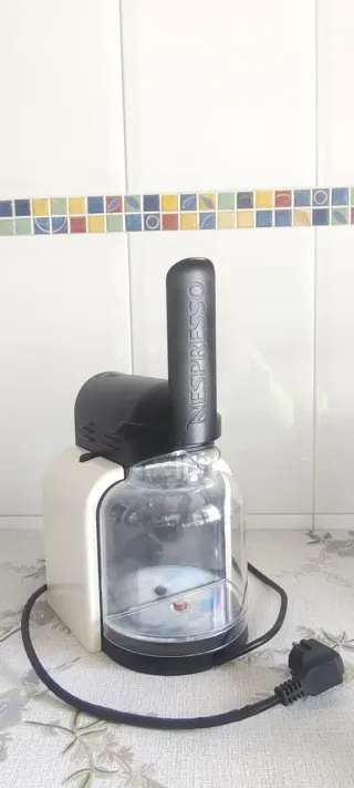 Cafetera DeLonghi Blanca y Negra