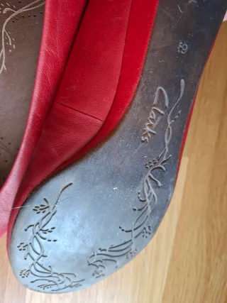 Bailarinas Clarks Piel Roja T.40 ligera cuña