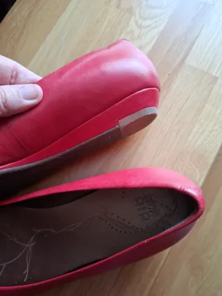 Bailarinas Clarks Piel Roja T.40 ligera cuña