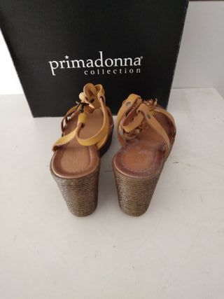 Sandali Primadonna con fiori marroni/gialli