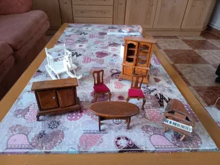 Muebles de casa de muñecas