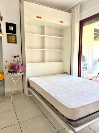 Cama abatible vertical blanca