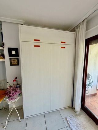 Cama abatible vertical blanca