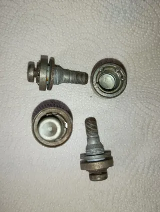 Tornillos de seguridad para ruedas