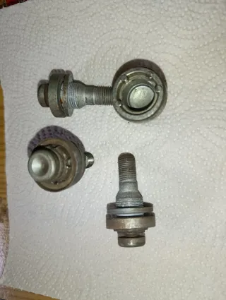 Tornillos de seguridad para ruedas