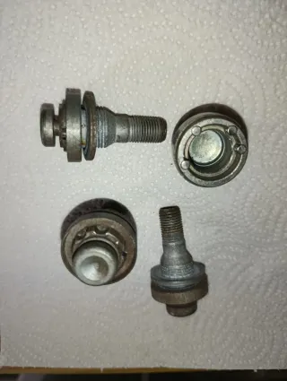 Tornillos de seguridad para ruedas