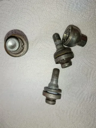 Tornillos de seguridad para ruedas