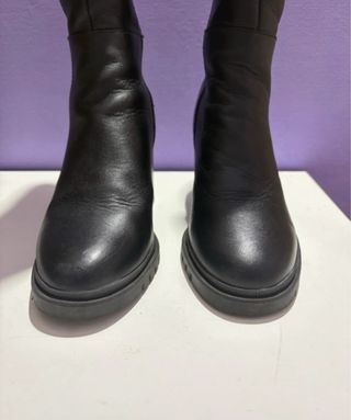 Stivali neri con tacco alto