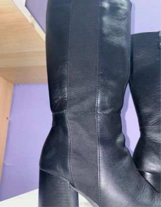 Stivali neri con tacco alto