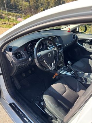 Volvo V40 D2 2017 – FULL EQUIPO + Harman Kardon