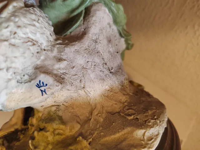 Figura de porcelana mujer con oveja