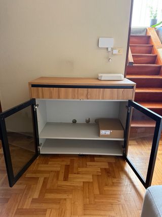 Mueble madera y cristal con baldas