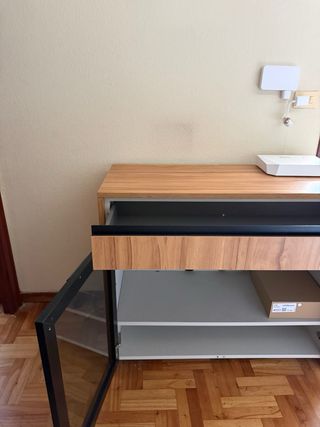 Mueble madera y cristal con baldas