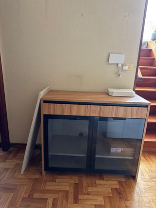 Mueble madera y cristal con baldas