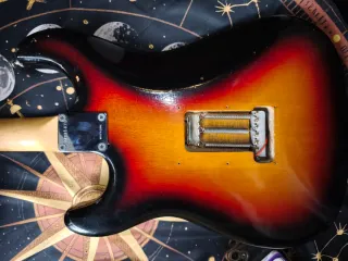 Guitarra Eléctrica Stratocaster El Maya Su